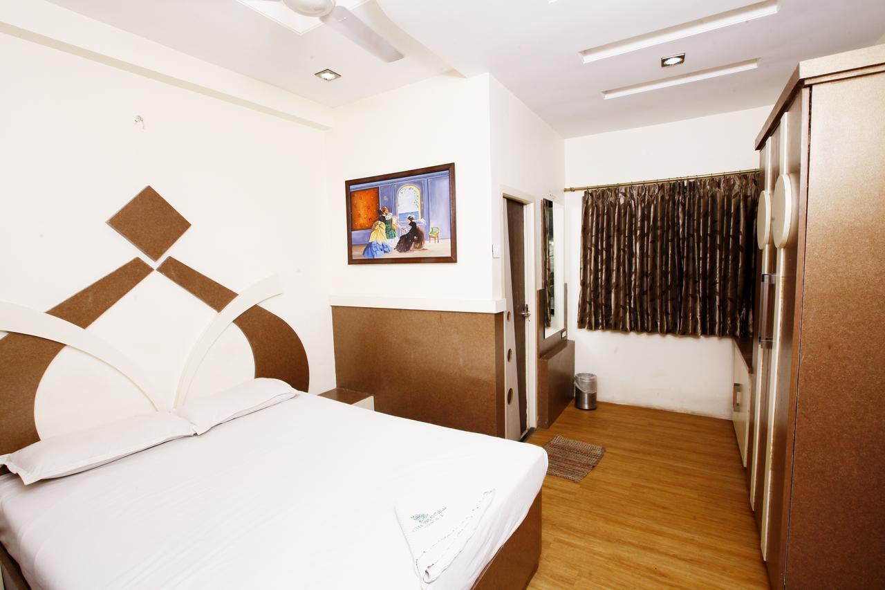 Hotel Vasantham Coimbatore Buitenkant foto